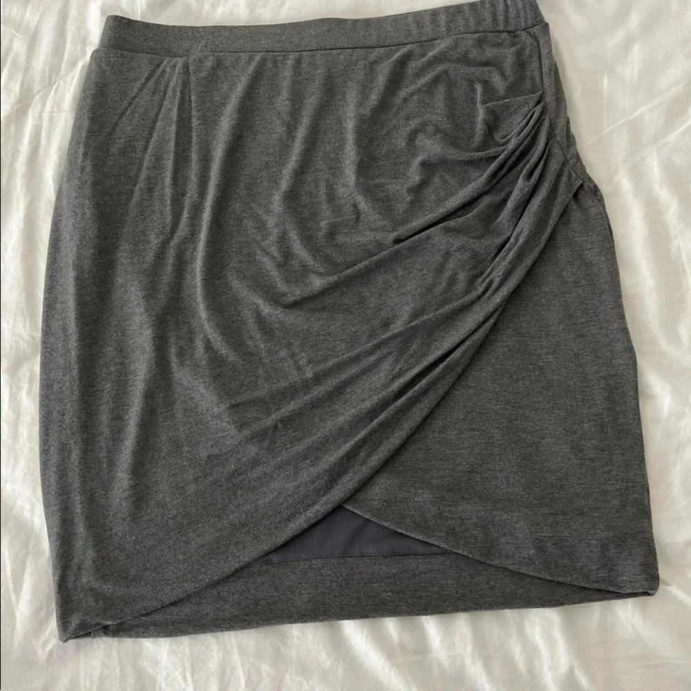 METAPHOR Grey Knee Length Skirt with Ruched Gathered Detail in the front Size L - Picture 3 of 6